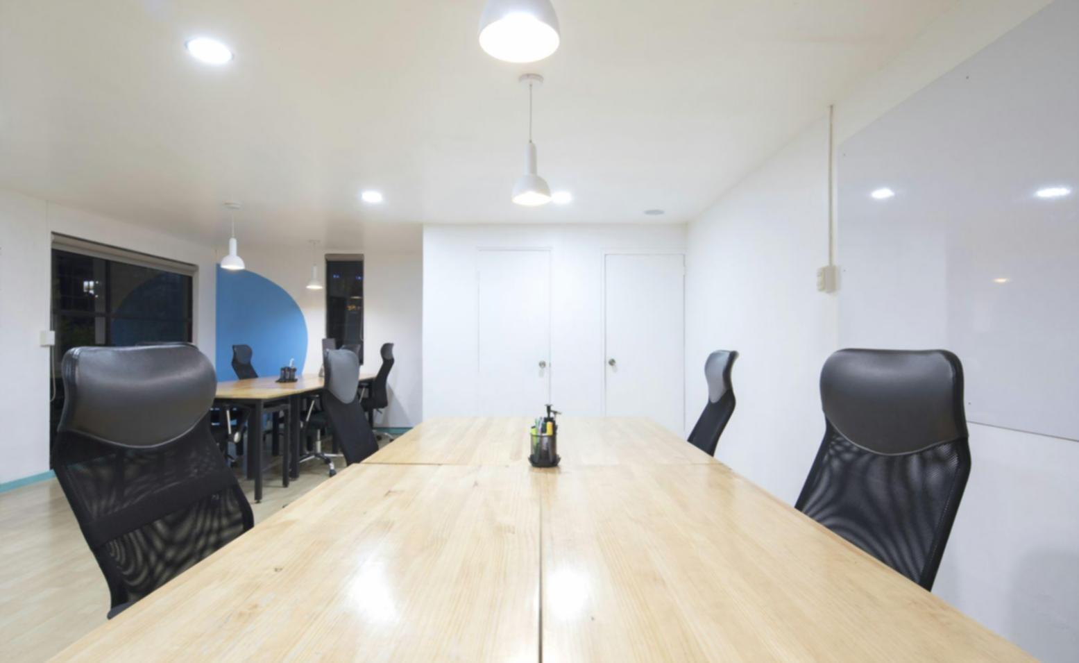 Mentor providing authentic business guidance to entrepreneur